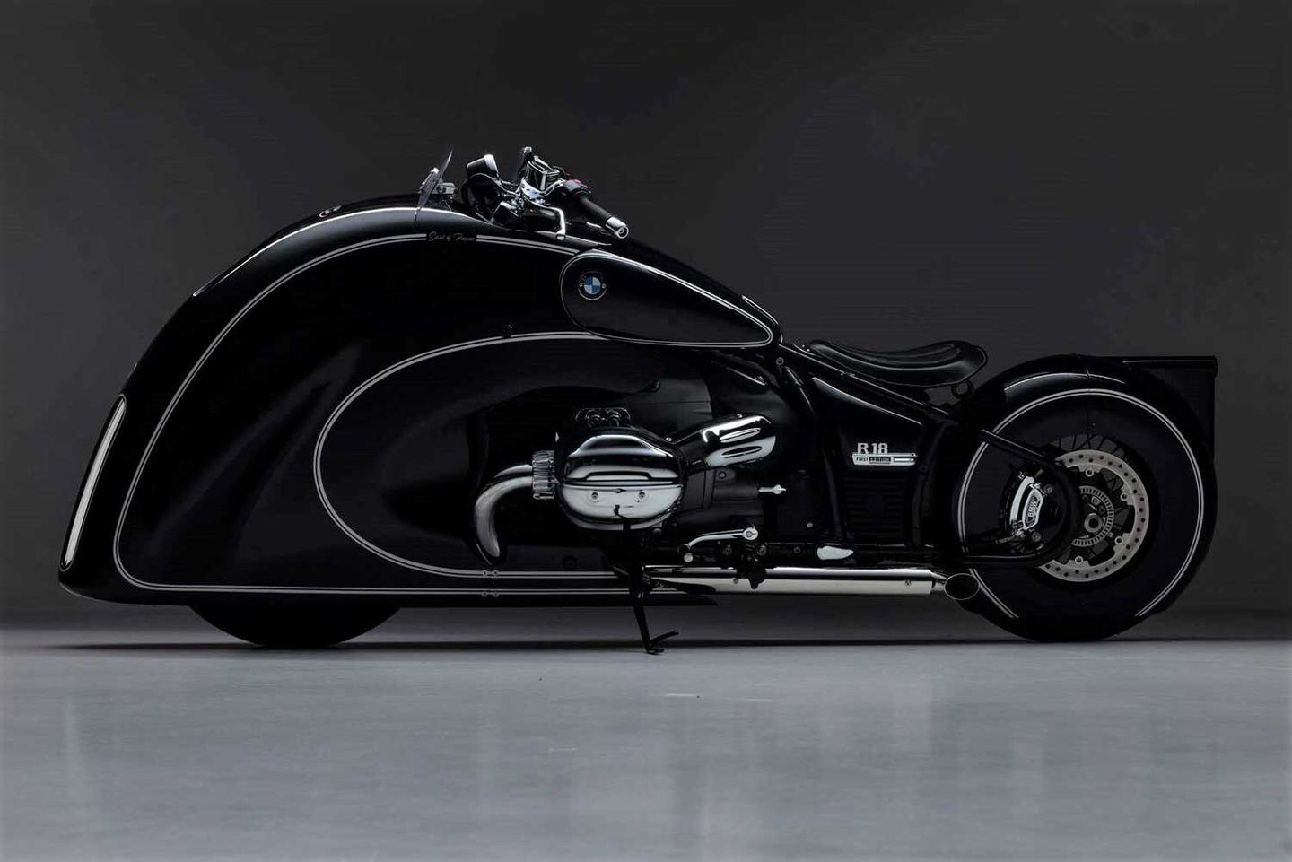 New BMW R 18 Custom From Kingston | Motorcycle Cruiser