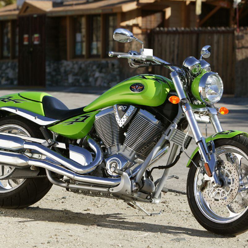 2005 Victory Hammer Motorcycle - First Ride | Motorcycle Cruiser