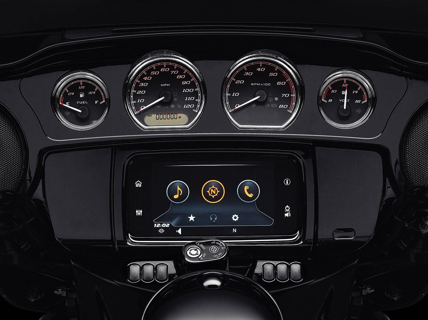 Although this image dates back to the 2020 model year FLHXS, the 5.25-inch touchscreen and analog gauges remain the same for 2023.