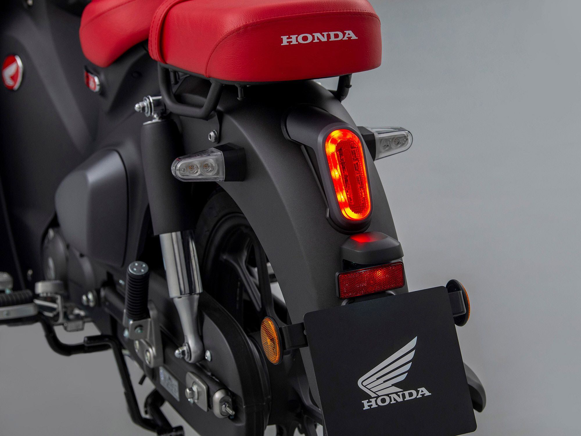 A new pillion seat takes up the rear, done up in classic red as an homage to the original.