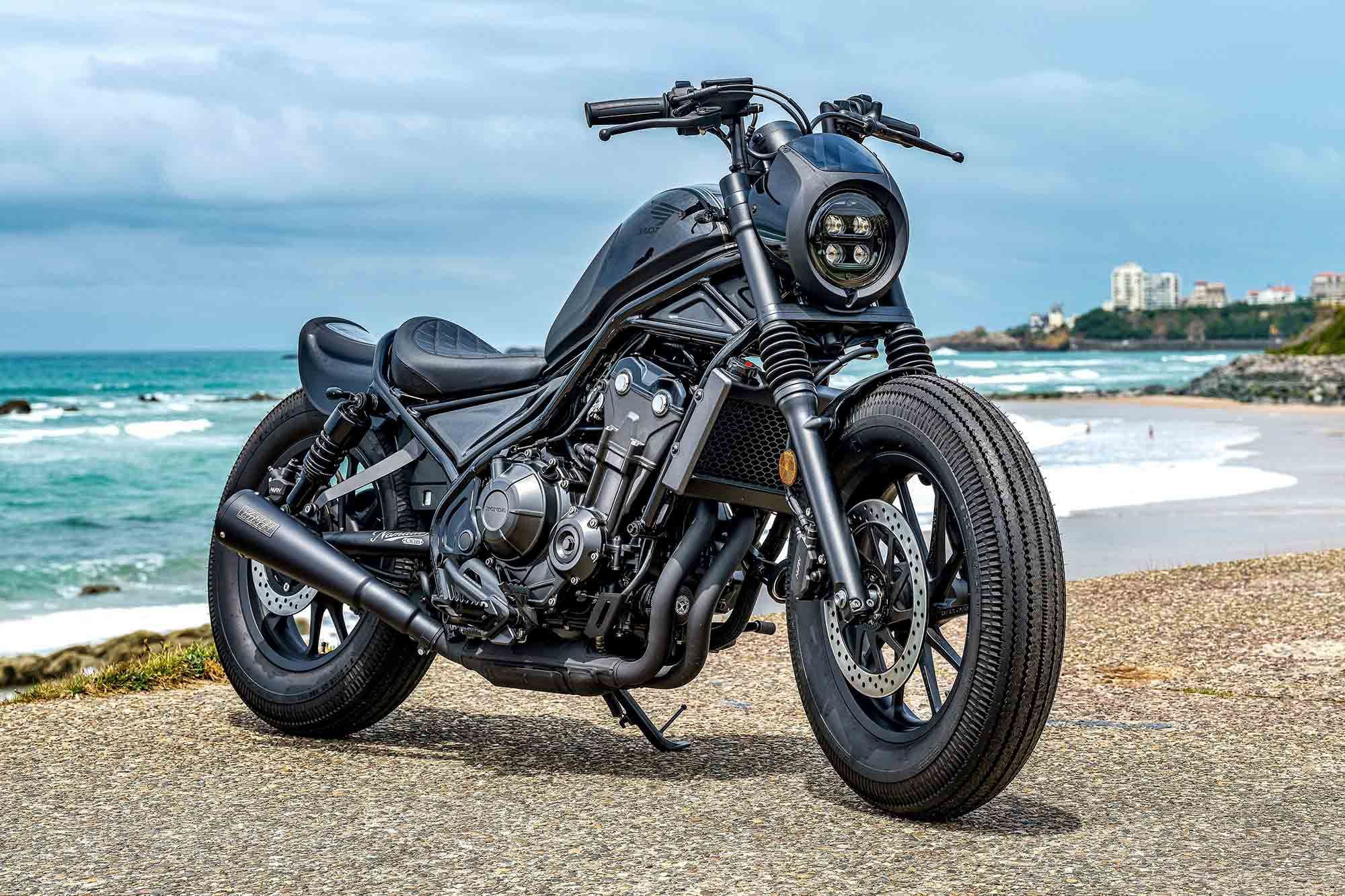 You know there’s gonna be a bagger class, and taking that category here was this slammed, big-wheel Harley Road Glide from Devil’s Garage.