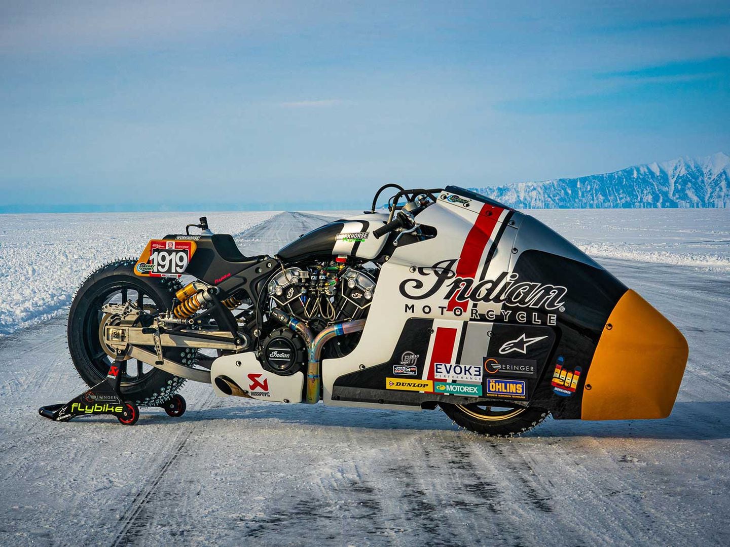 Bentley Converted Into Tank Sets New Speed Record in the Baikal