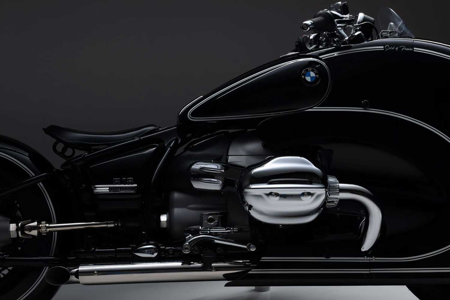 Well-placed cutouts ensure parts of the stock drivetrain and engine are visible. Solo seat is from the BMW accessory collection.