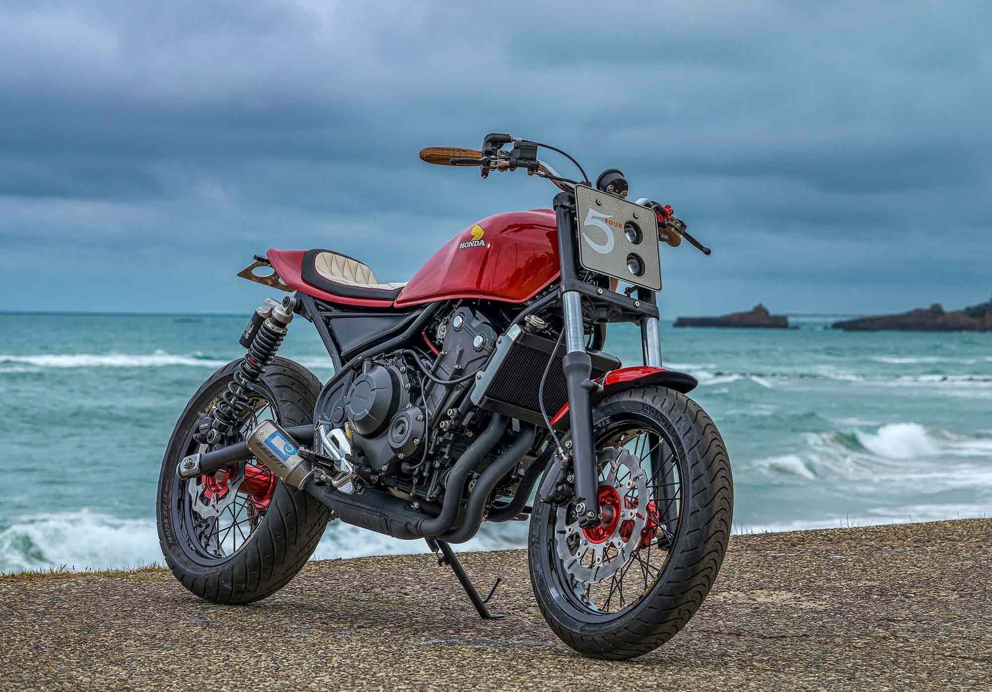 Taking the prize for the Best Scrambler was a coolly modded, streetfightery BMW R 850 R by Bottega Bastarda.