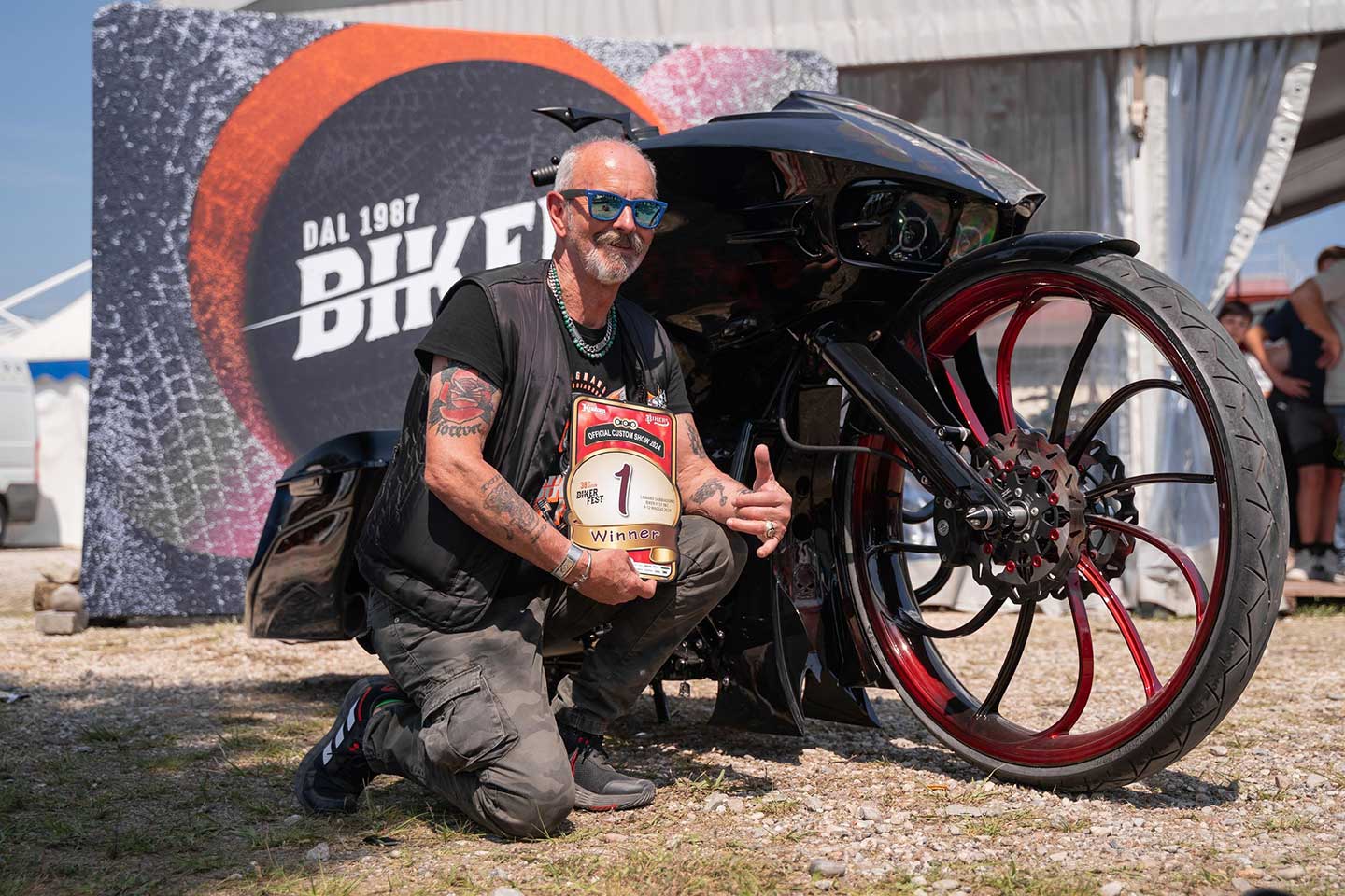 Naturally there was a bagger class, and grabbing the top hardware this year was this slammed, big-wheel Harley from Asso Special Bike Garage.