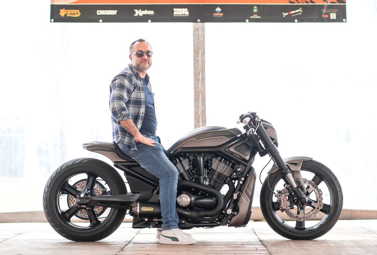 This H-D V-Rod from Kustom Kio rolled away with the top prize in the Modified group.