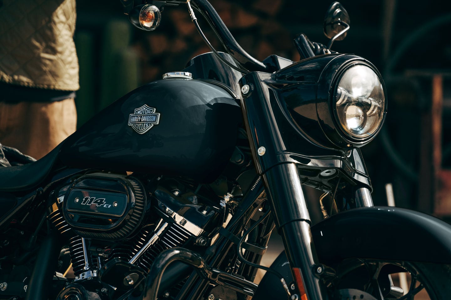 The Road King’s low rear suspension, stretched-out silhouette, and mini-ape handlebars give it what H-D calls a hot-rod aesthetic.