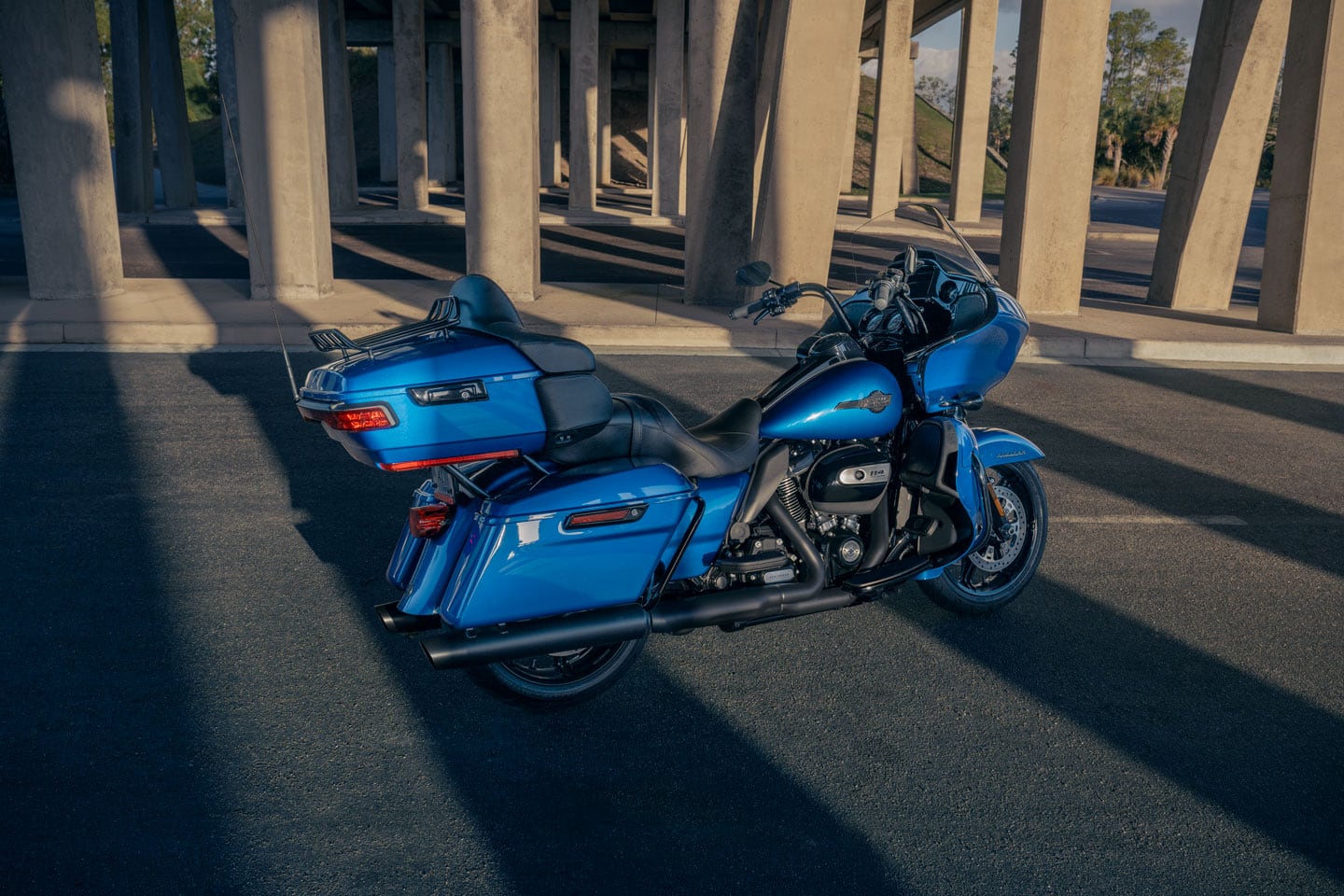 Generous upper and lower body weather protection for the rider and a plush passenger seat make the Goad Glide Limited about as comfortable as you can get on two wheels.