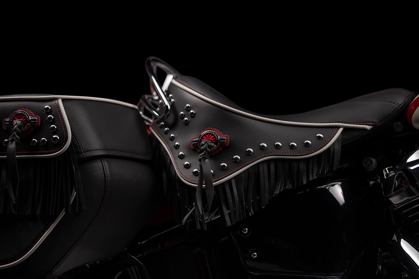 The Hydra-Glide’s solo saddle is embellished with fringe, contrast stitching, piping, and “candy-colored rosettes.”
