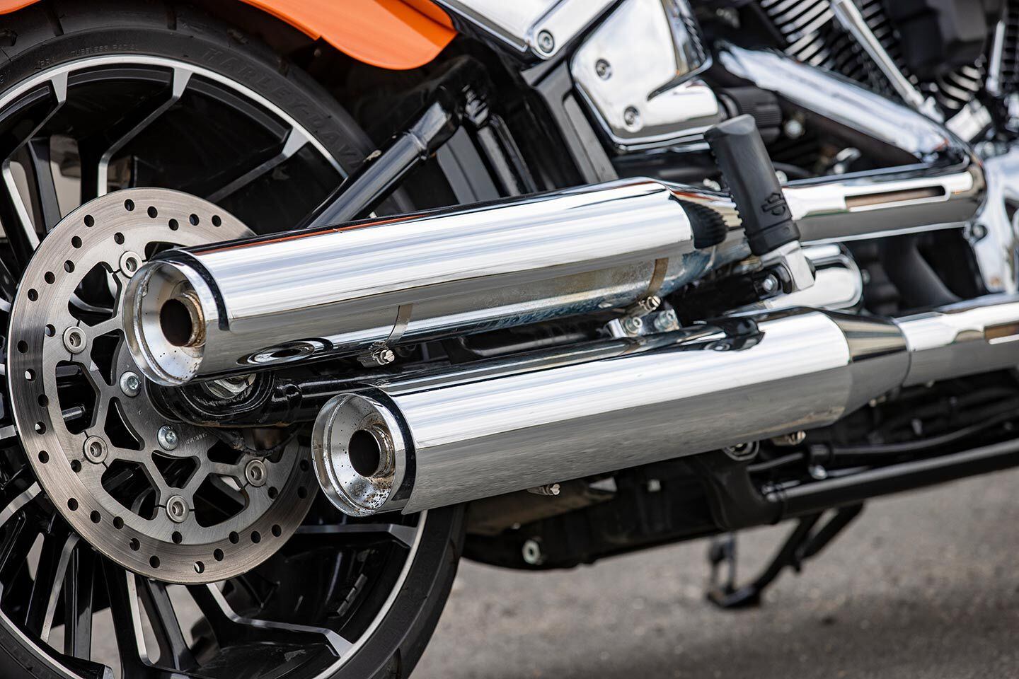 Exhausts are catalyst equipped.