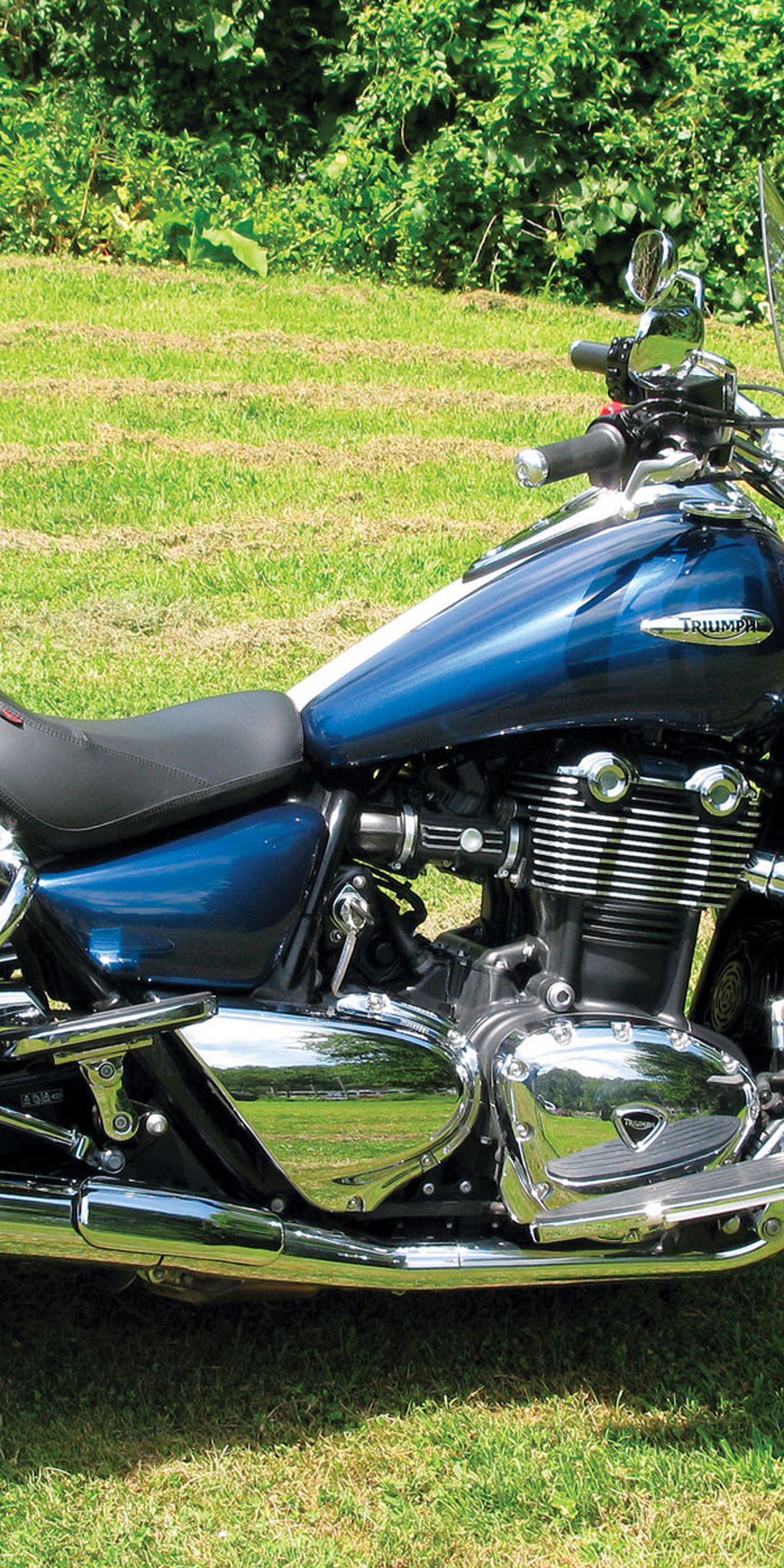 2010 on sale triumph thunderbird